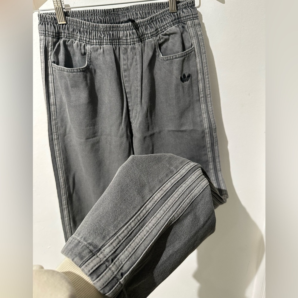 Adidas Gray Jeans Big Kids Unisex Size L (14–15) – Elastic Waist – Like New - Picture 9 of 9